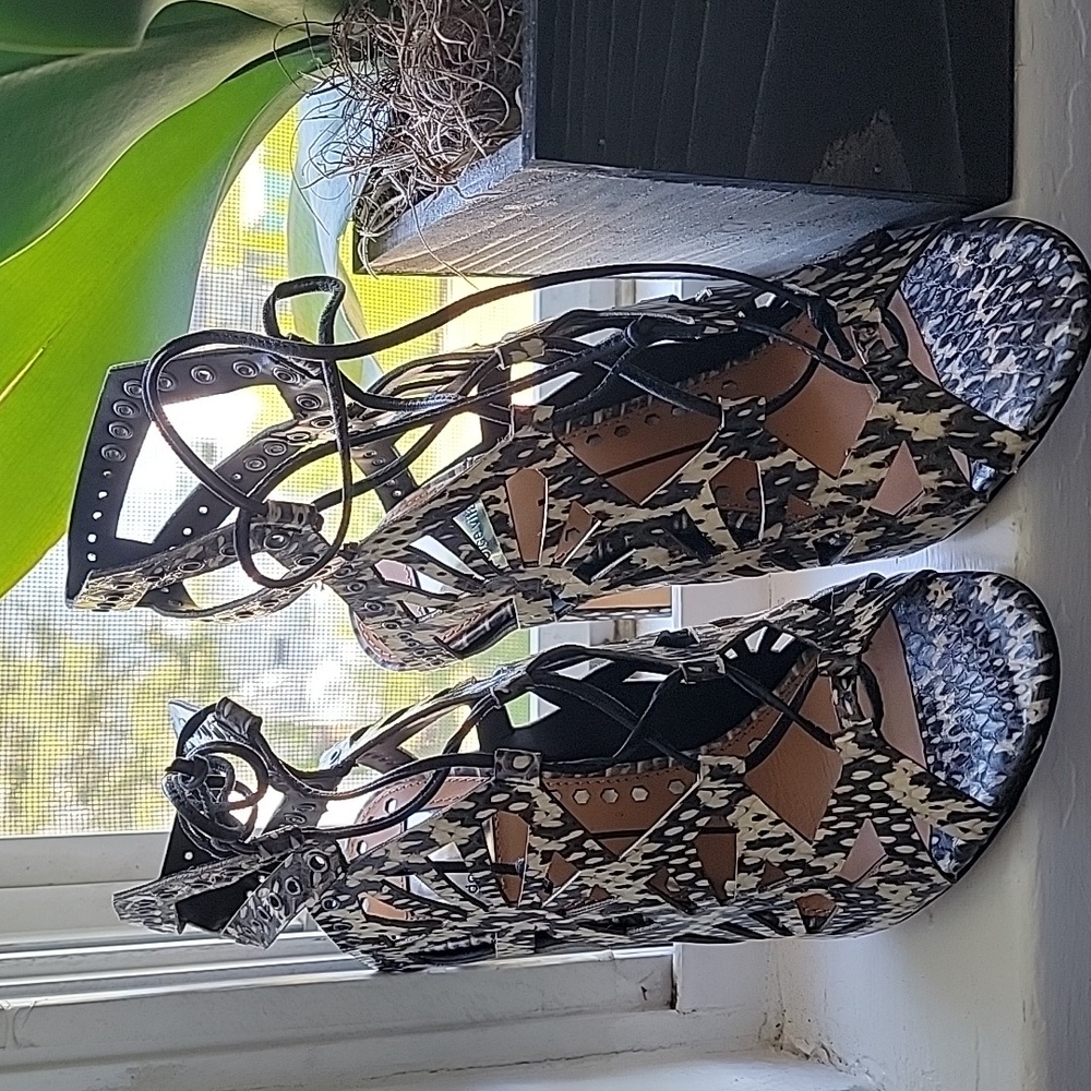 NEW Womens dolce Vita HELENA Black and White Snakeskin Leather Pumps Size 6.5 US
